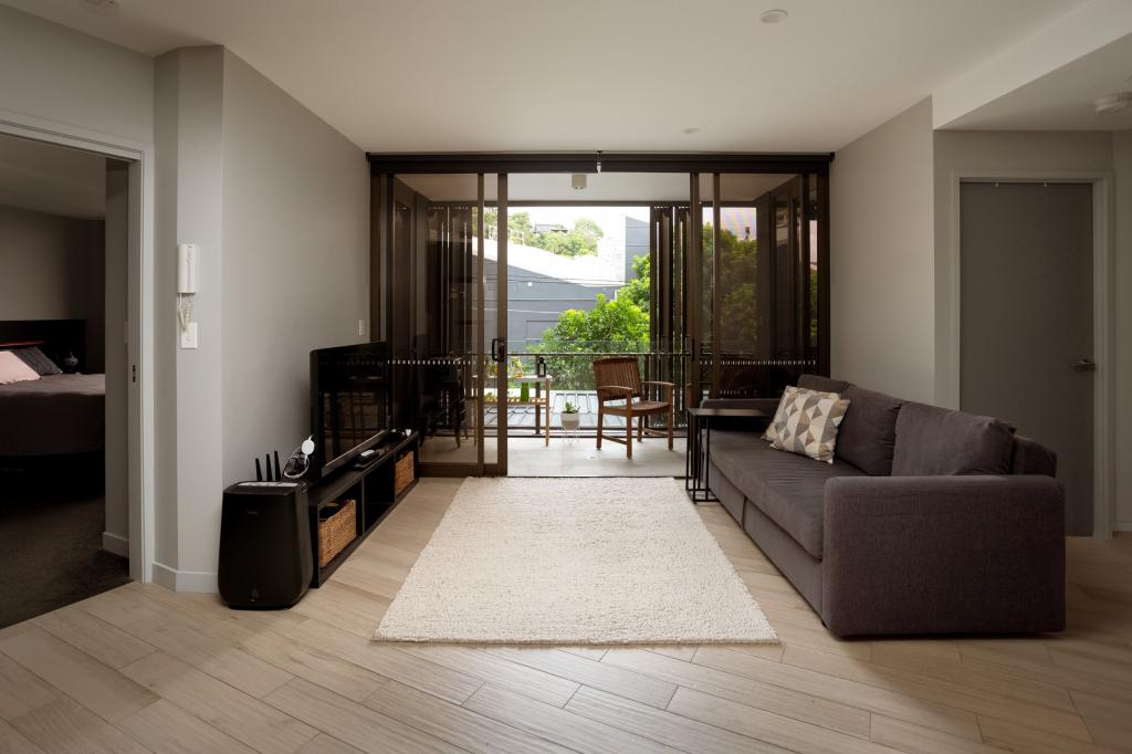 103/109 COMMERCIAL RD, TENERIFFE, QLD 4005