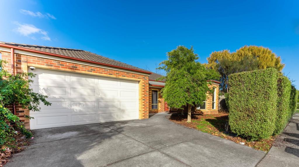 36 LANCASTER DR, POINT COOK, VIC 3030