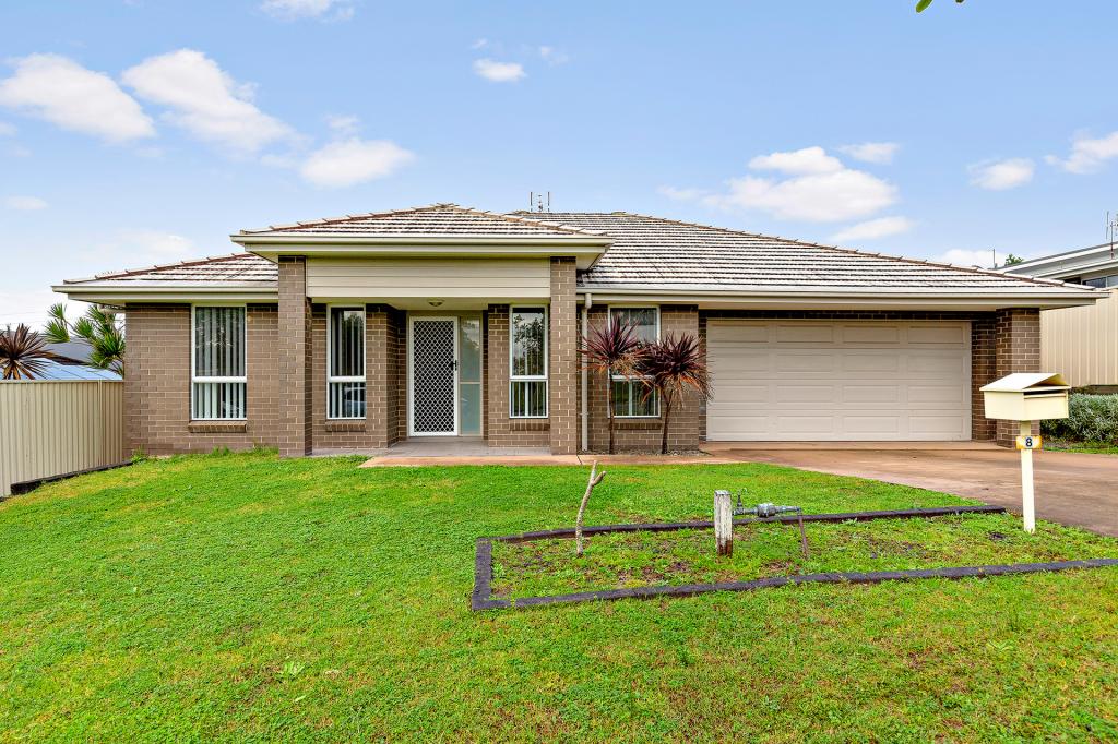 8 Chestnut Gr, Woongarrah, NSW 2259