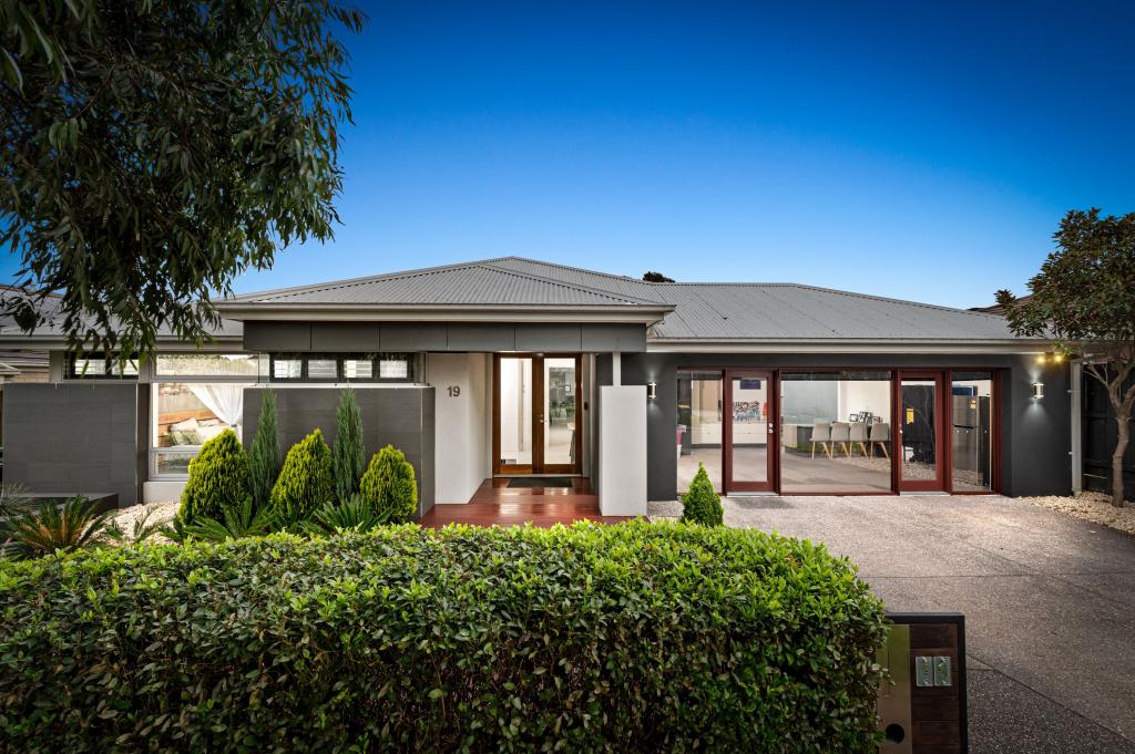 19 TANGELO GR, MERNDA, VIC 3754