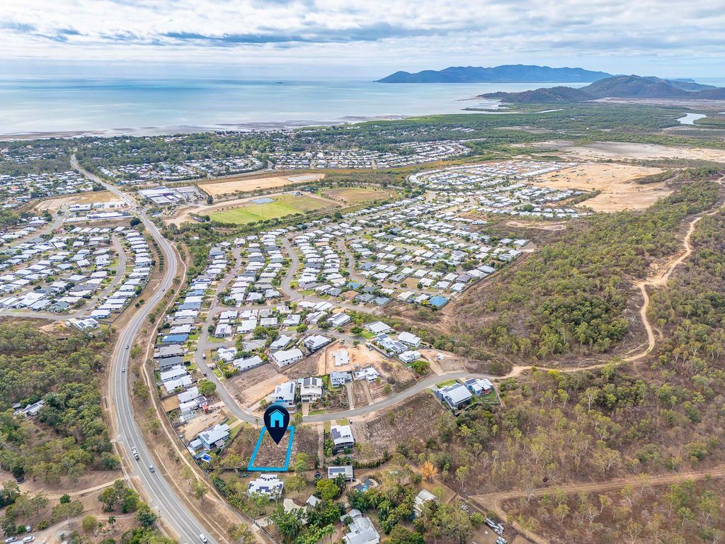 35 Deedes Cres, Bushland Beach, QLD 4818