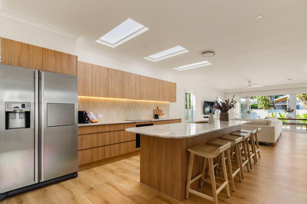 44 Seventh Ave, Palm Beach, QLD 4221