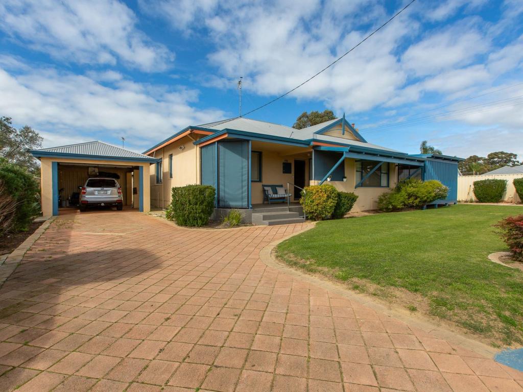 15 Ecclestone St, Carey Park, WA 6230