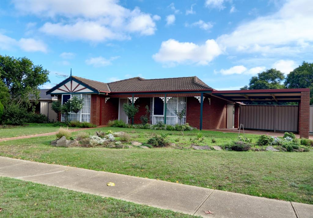 18 Stanley Cres, Brookfield, VIC 3338