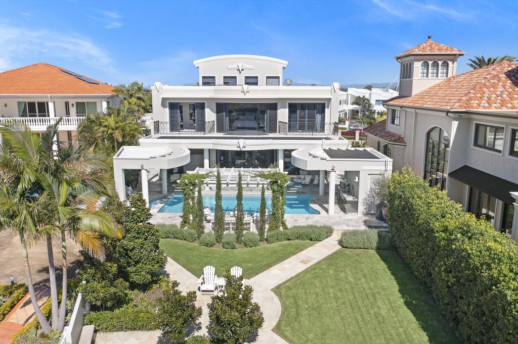 35 Brittanic Cres, Paradise Point, QLD 4216