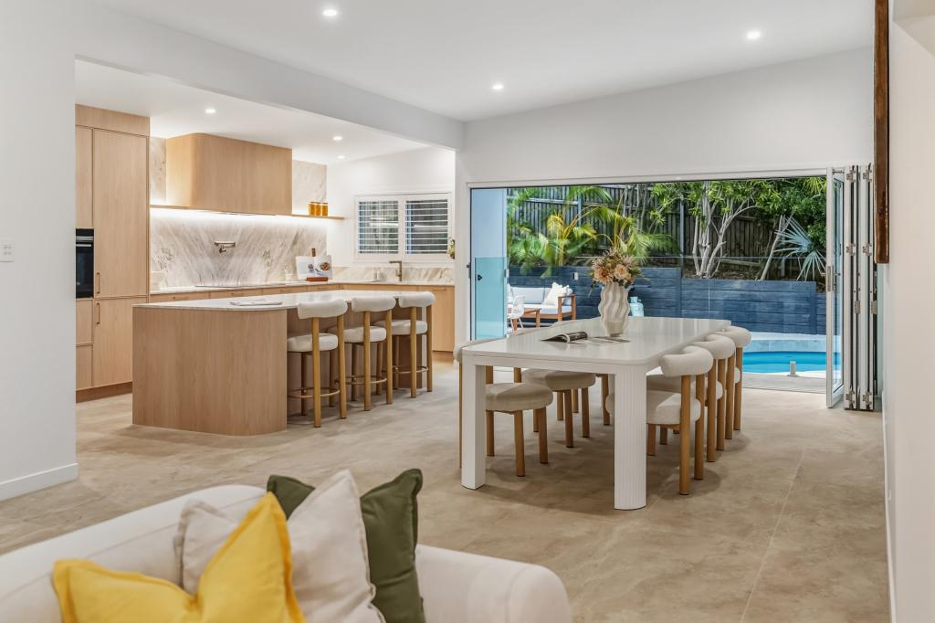 8 Tara St, Stafford Heights, QLD 4053