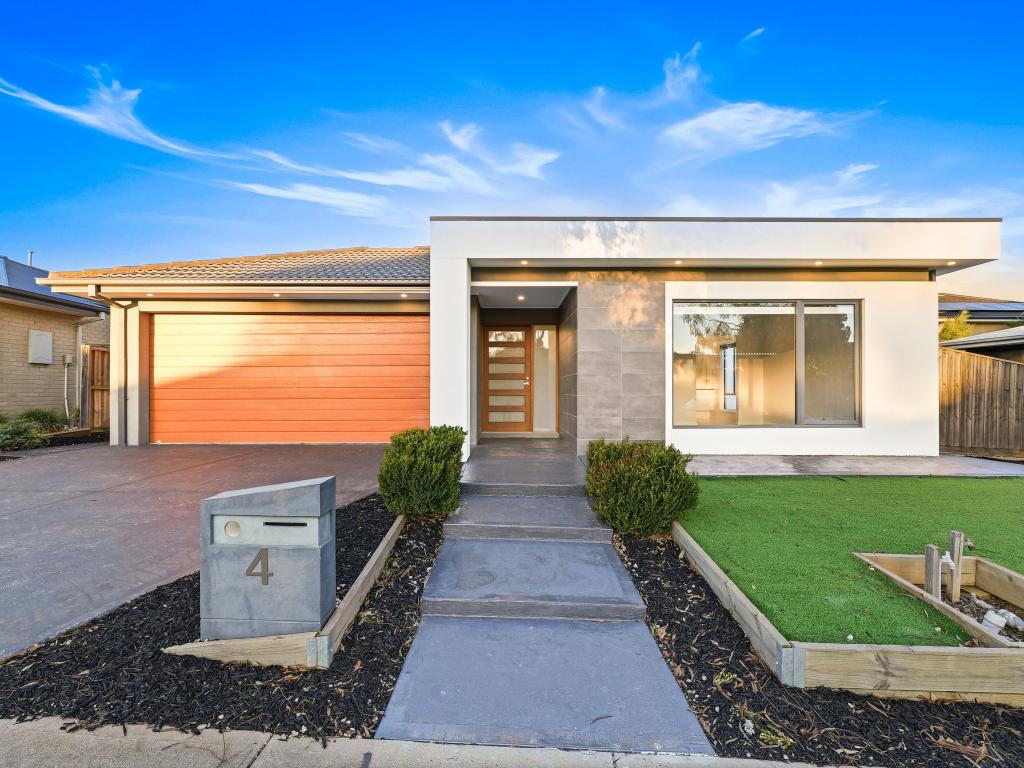 4 KURRALI CRES, WERRIBEE, VIC 3030