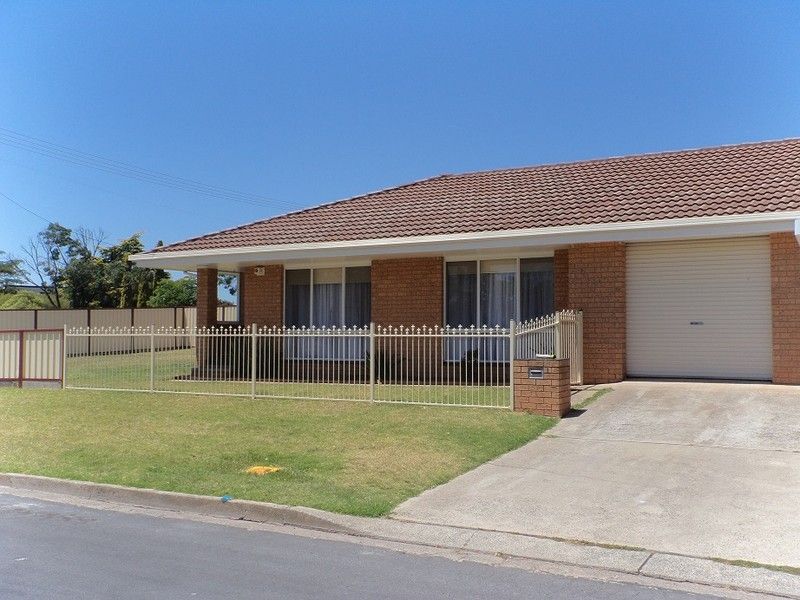 1/2 Garfield Ave, Goulburn, NSW 2580