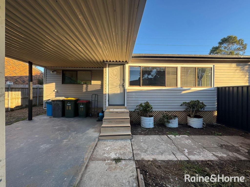 11 Scribbly Pl, Macquarie Fields, NSW 2564
