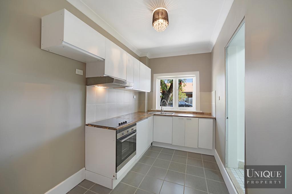1/372 LYONS RD, RUSSELL LEA, NSW 2046