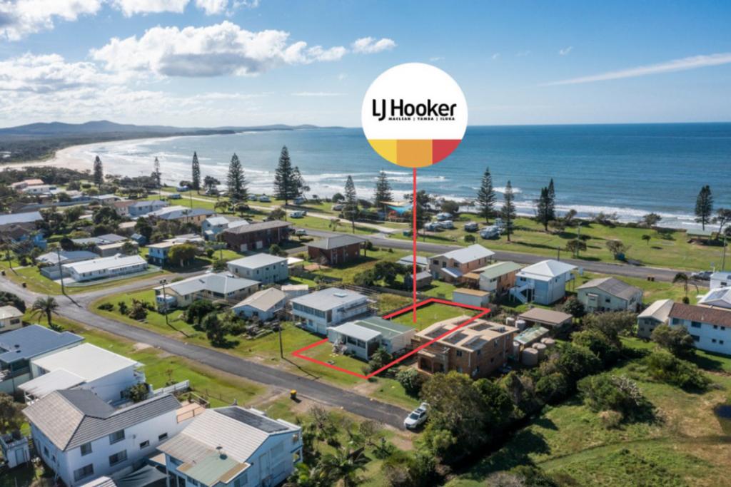 25 HONEYSUCKLE ST, BROOMS HEAD, NSW 2463