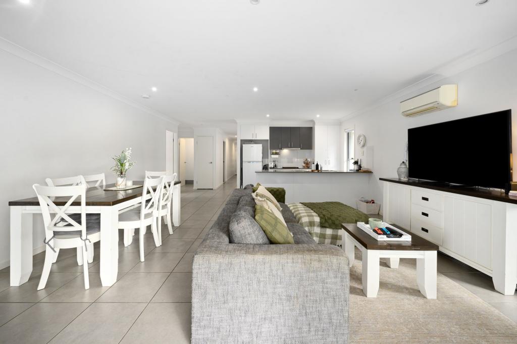 11 Greenvale Cres, Maudsland, QLD 4210