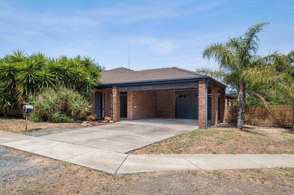 17 WESTWOOD DR, CALIFORNIA GULLY, VIC 3556