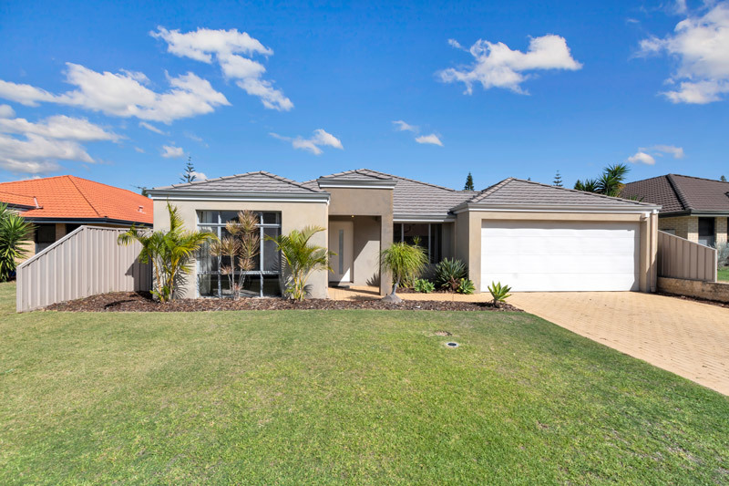 10 Wuraling Pass, Wannanup, WA 6210