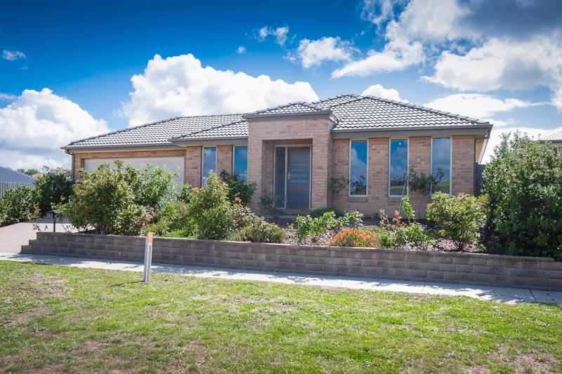 743 Elizabeth Dr, Sunbury, VIC 3429