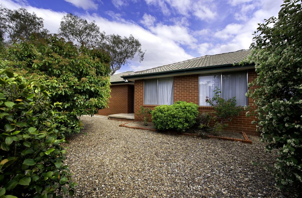 4 BEILBY PL, KAMBAH, ACT 2902