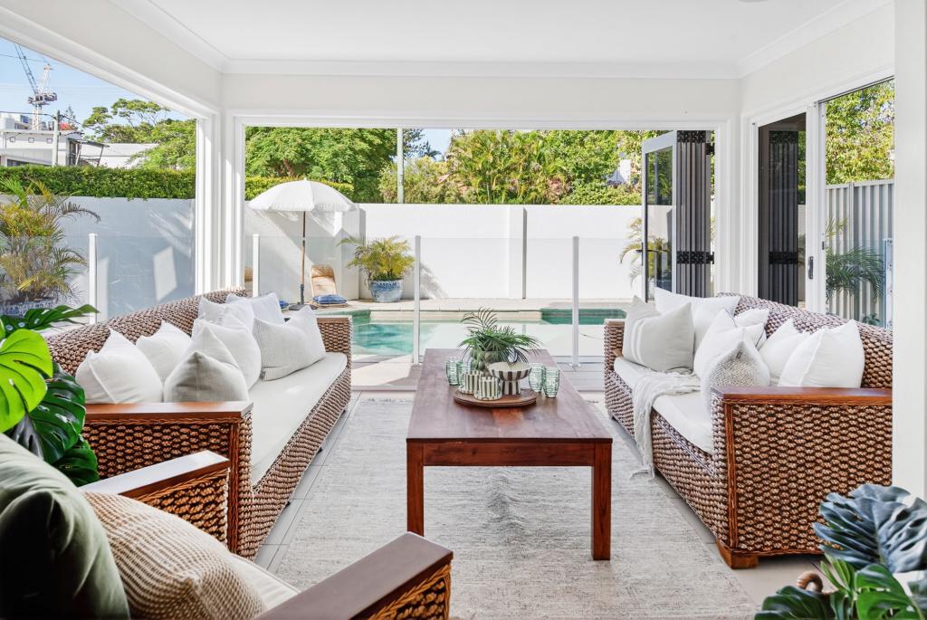 1/18 Twelfth Ave, Palm Beach, QLD 4221