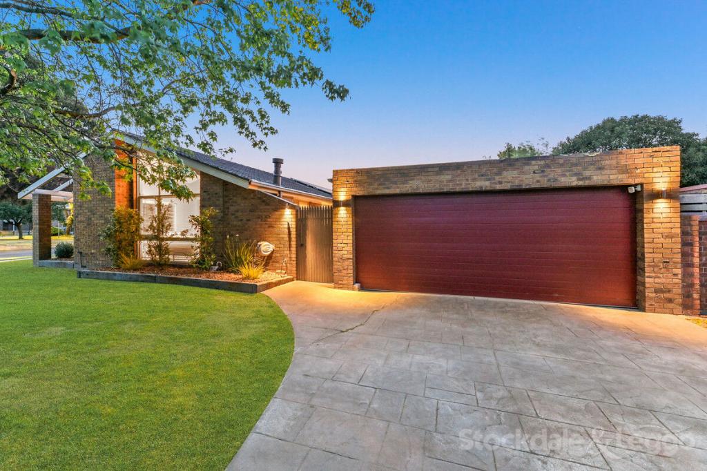 18 Earlston Sq, Berwick, VIC 3806