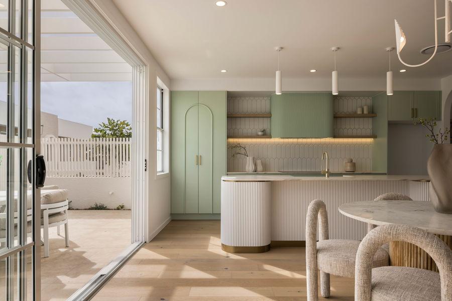 16 Hipwood Ave, Coorparoo, QLD 4151