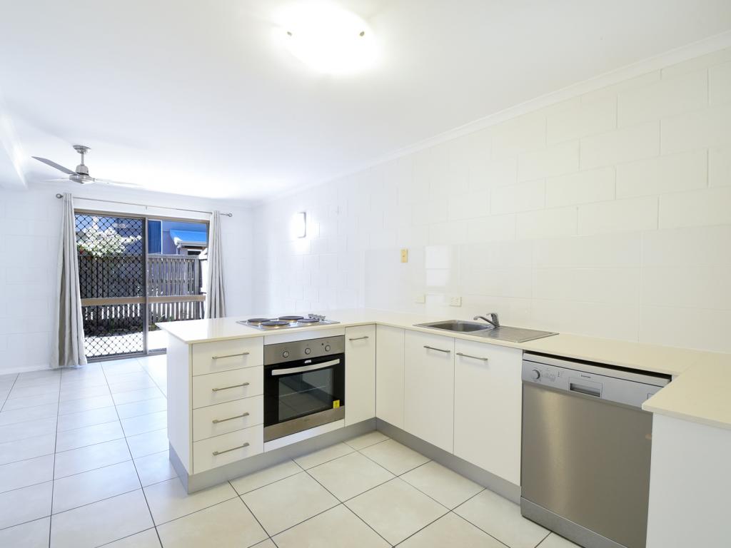 2/146 Queens Rd, Hermit Park, QLD 4812