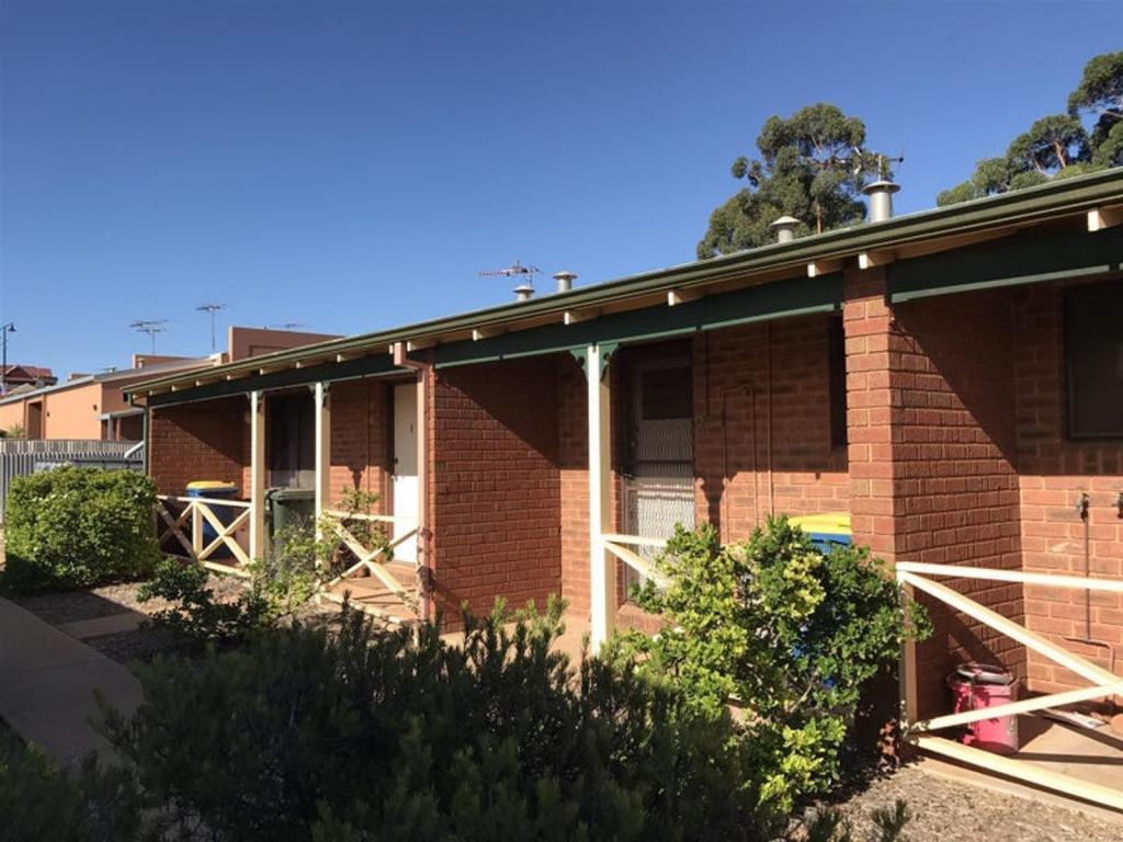 2/11 Piesse St, Boulder, WA 6432