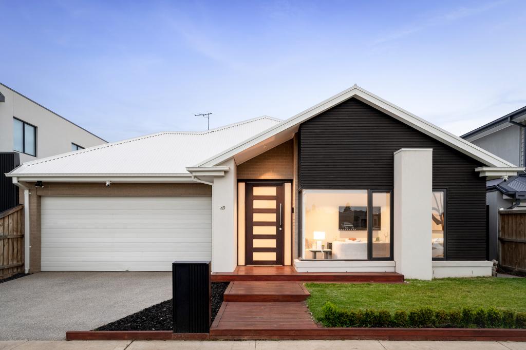 49 MERINDAH BVD, DEANSIDE, VIC 3336