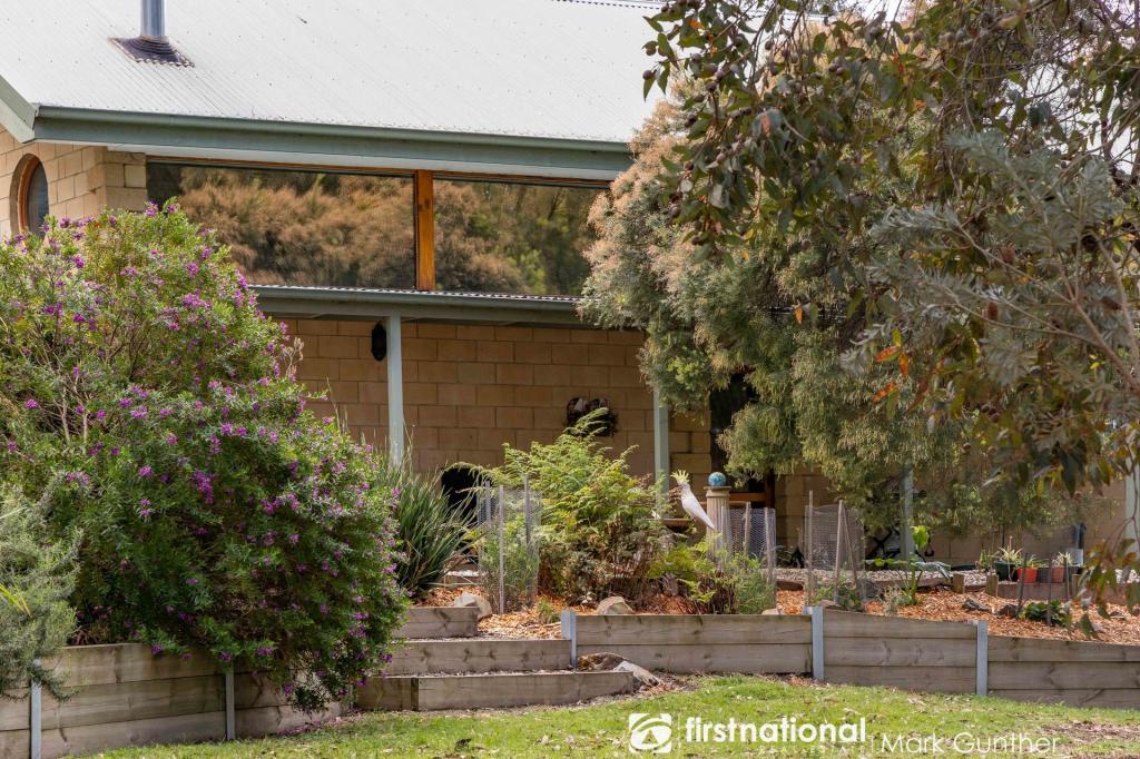 320 Lowes Rd, Healesville, VIC 3777