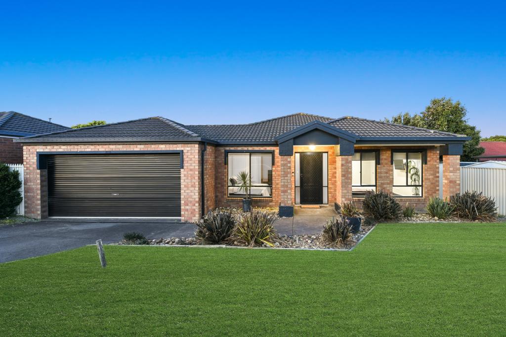 24 Gatehouse Pde, Cranbourne East, VIC 3977