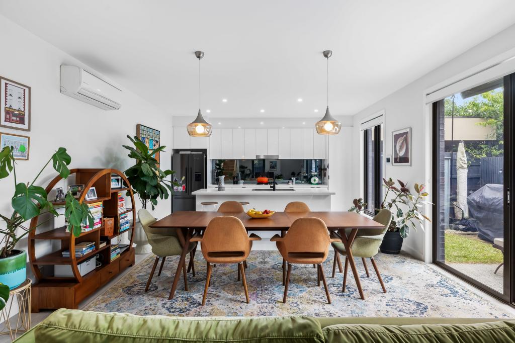 4/32 STOREY RD, RESERVOIR, VIC 3073