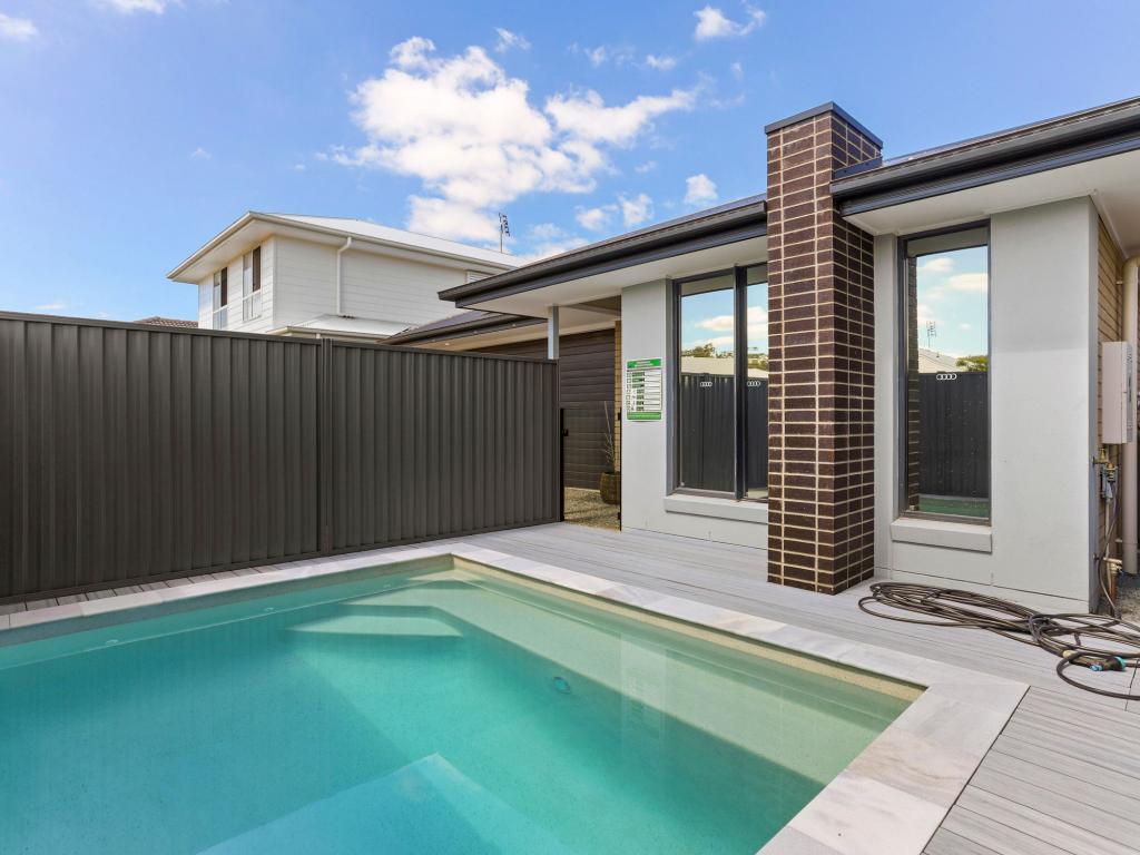 22 Niche Glade Cct, Maudsland, QLD 4210