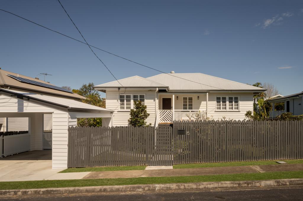15 Broula St, Stafford Heights, QLD 4053