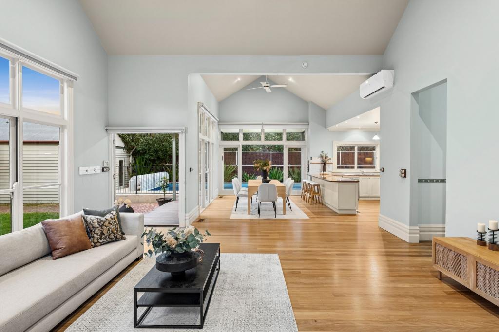7 BALMORAL CRES, RIPPLESIDE, VIC 3215