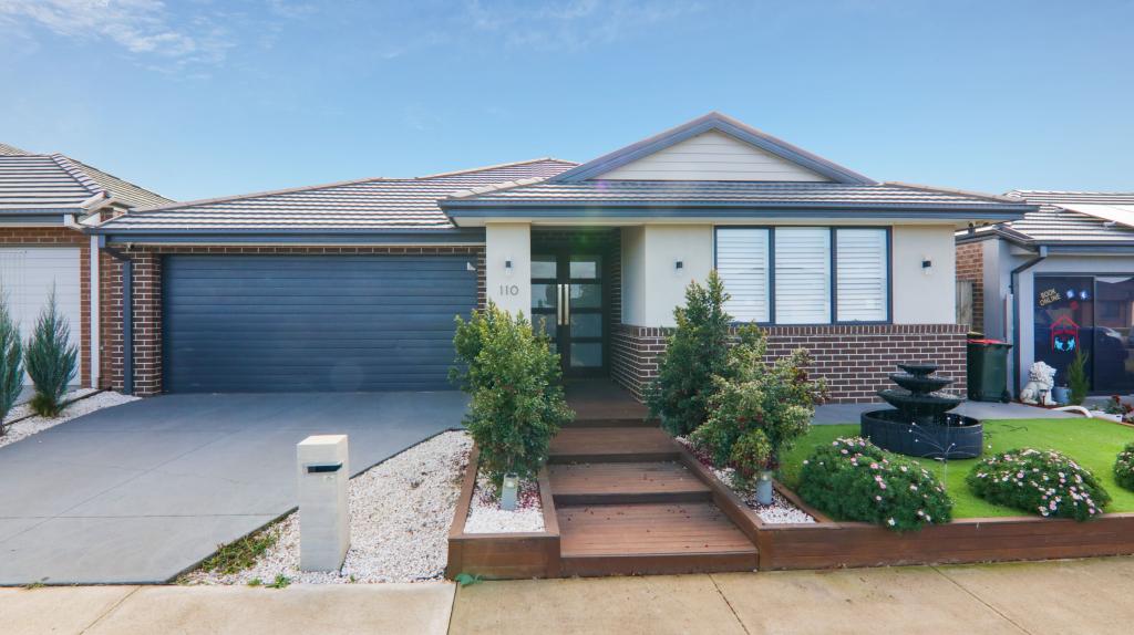 110 Holyoake Pde, Manor Lakes, VIC 3024