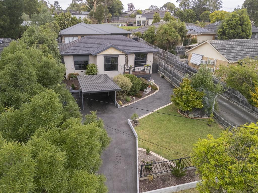 18 Sheldon Ave, Mooroolbark, VIC 3138