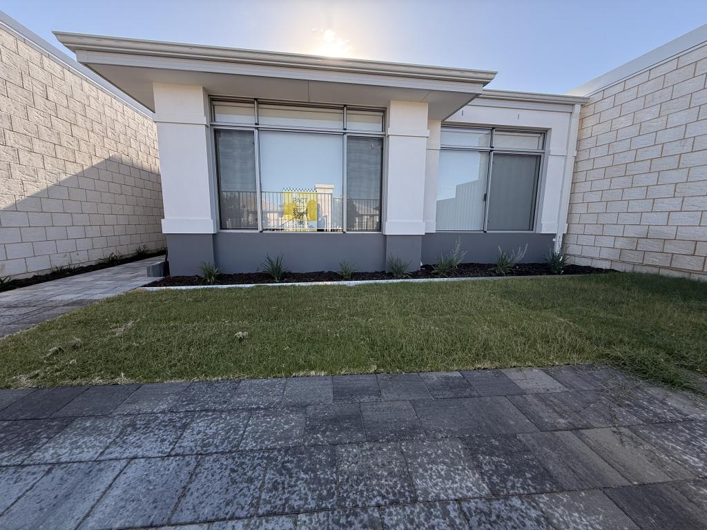 147 Badgerup Ave, Lakelands, WA 6180