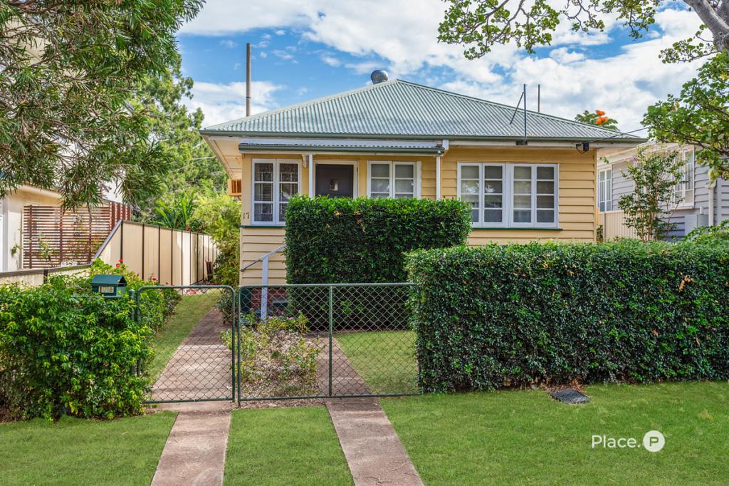 17 BUNTON ST, SCARBOROUGH, QLD 4020