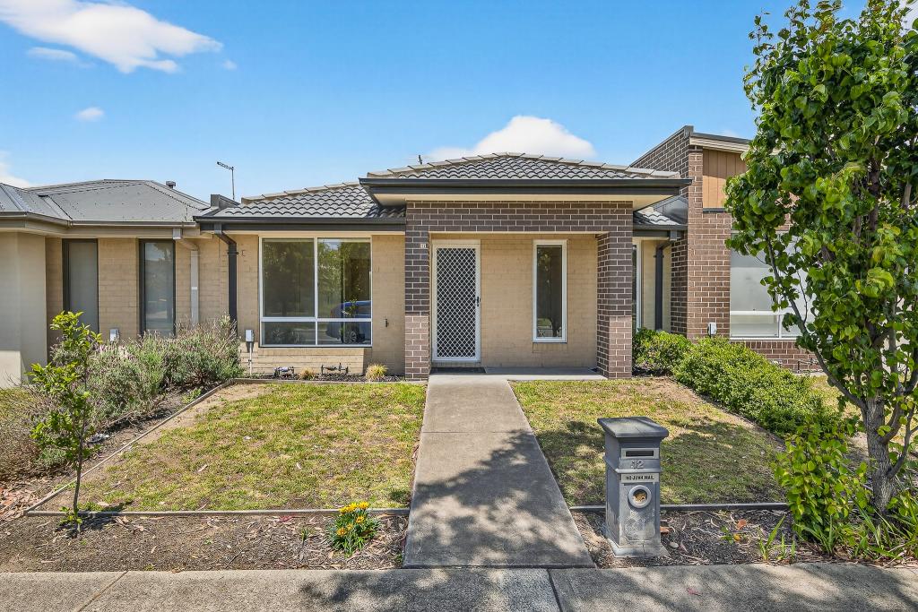 12 Renlik Cct, Cranbourne North, VIC 3977