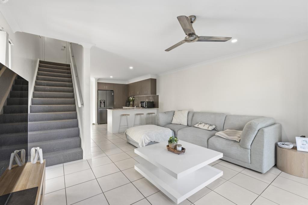 4/4 Rhiana St, Pimpama, QLD 4209