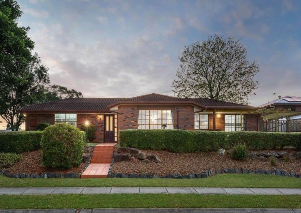 2 Coolcorra Ct, Carindale, QLD 4152