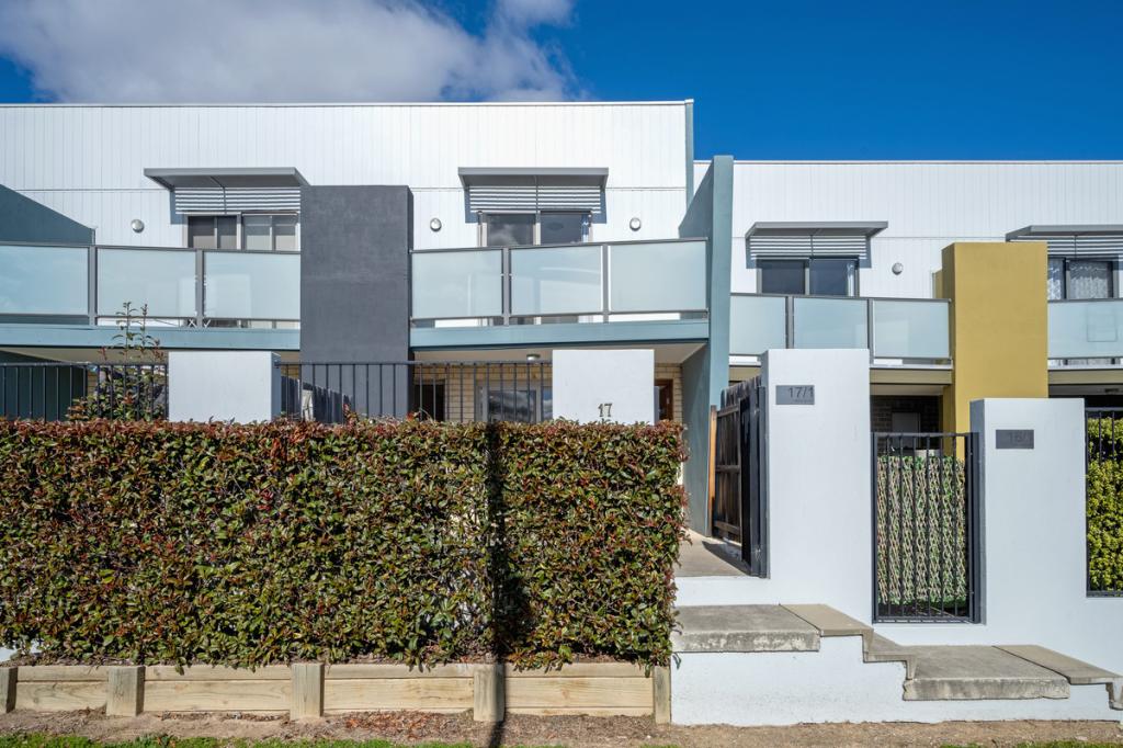 17/1 Gifford St, Coombs, ACT 2611