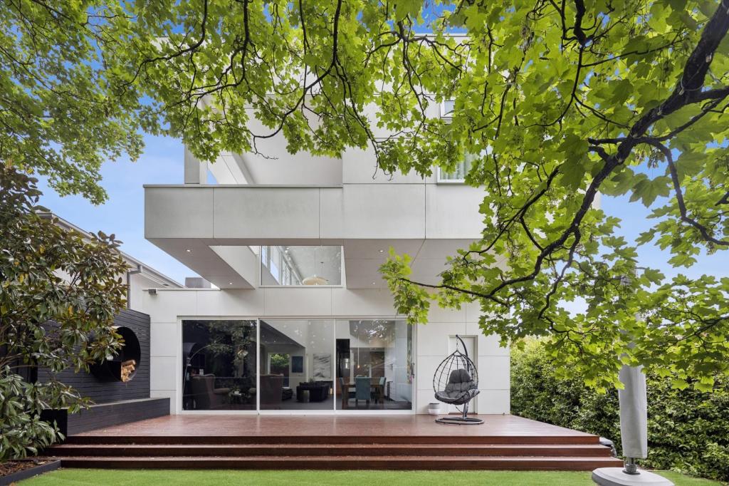 16 LAMBOURNE ST, SURREY HILLS, VIC 3127