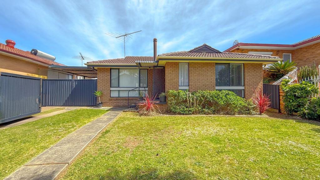 4 Canterbury Rd, St Johns Park, NSW 2176