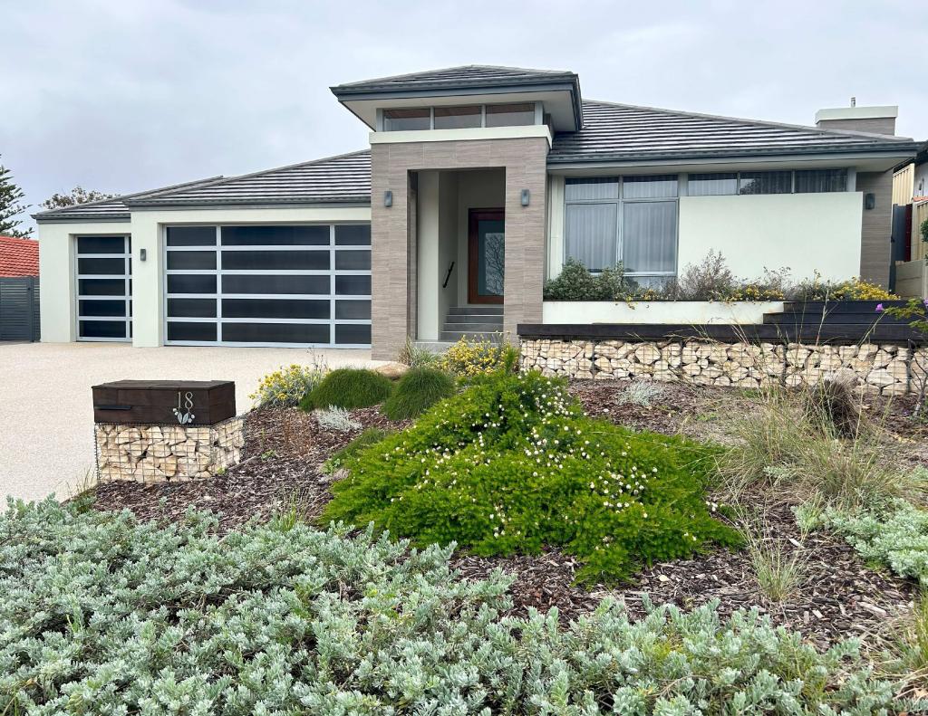 18 Edward St, Sorrento, WA 6020