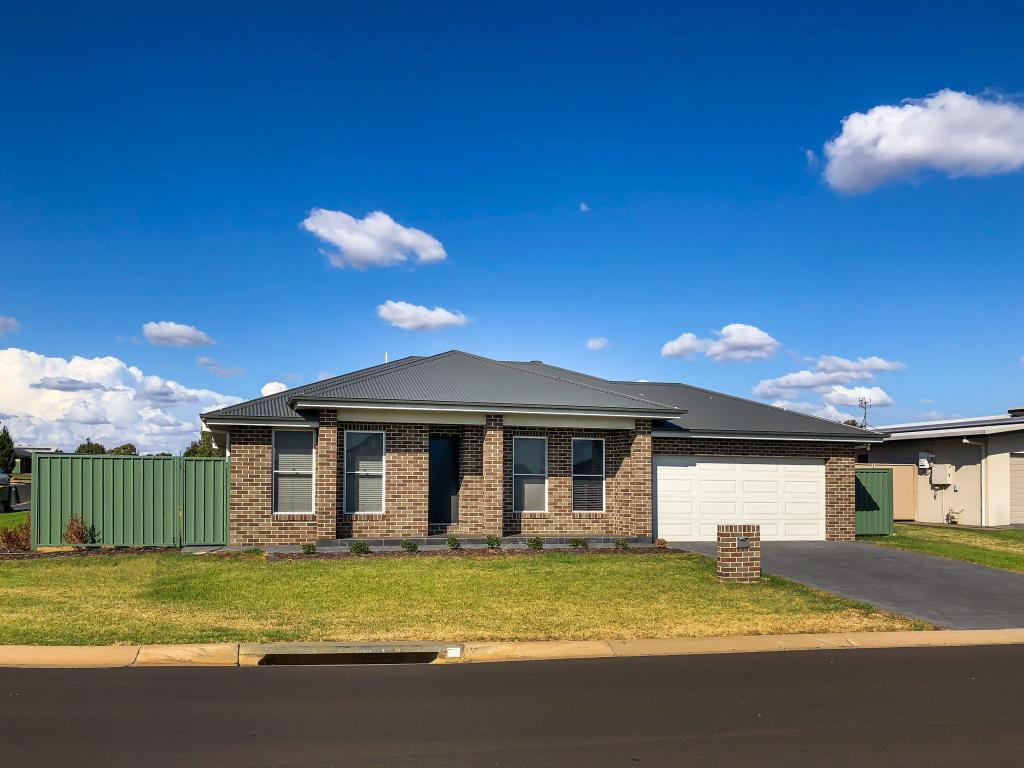 9a Dunheved Cir, Dubbo, NSW 2830