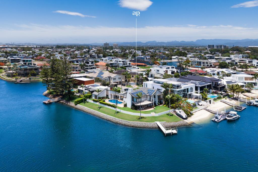 2 Beverley Cres, Broadbeach Waters, QLD 4218