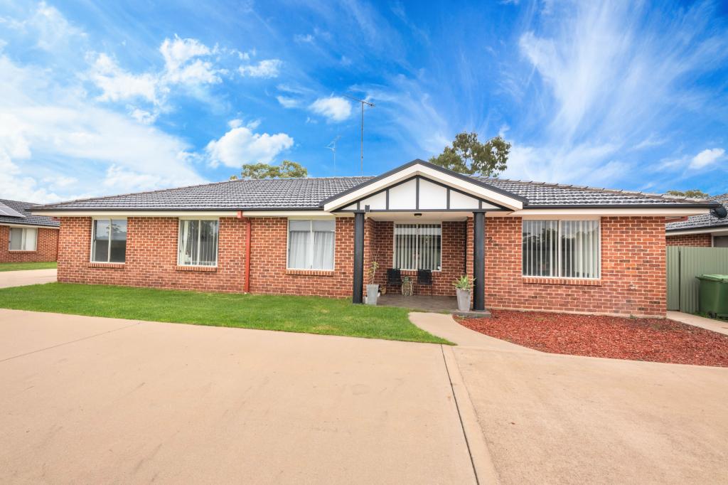 2/210 NEELD ST, WYALONG, NSW 2671