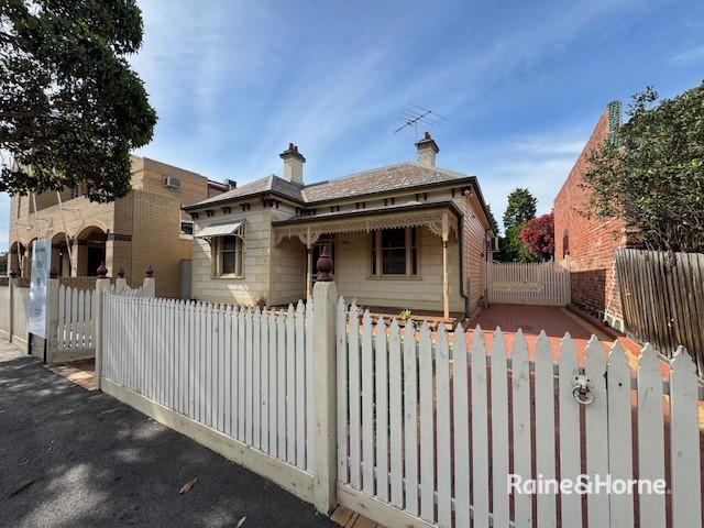 3 GLADSTONE ST, MOONEE PONDS, VIC 3039