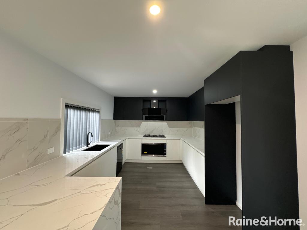 2/146 Saywell Rd, Macquarie Fields, NSW 2564