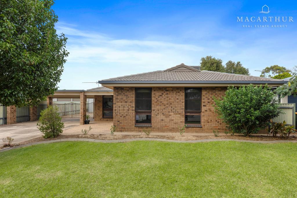 8 Dalman Pkwy, Glenfield Park, NSW 2650