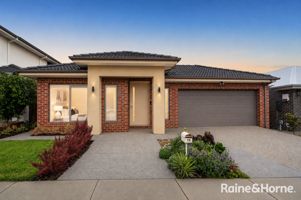 19 Beavers St, Mickleham, VIC 3064